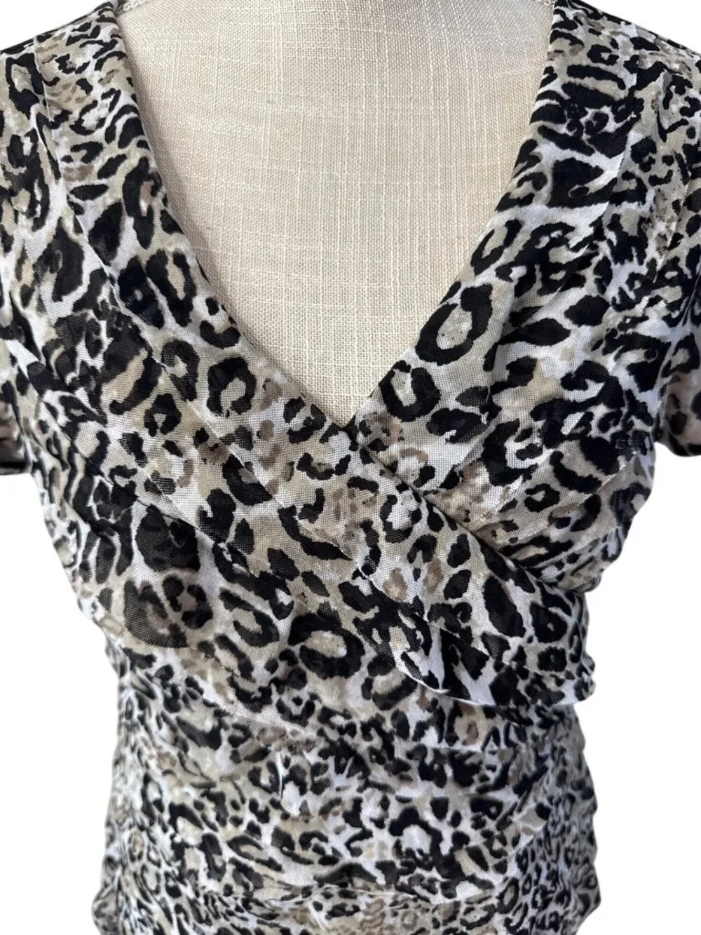 Style & Co Leopard Print V-Neck Short Sleeve Ruched Top Size L - Picture 4 of 8